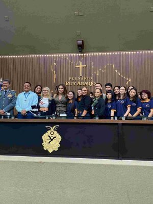 Mais de 500 alunos do Centro de Educação de Tempo Integral (Ceti) Professora Maria Adelaide Marinho Hortência, no Careiro, participaram de uma atividade pedagógica que proporcionou a reflexão crítica sobre as discussões ambientais e logísticas da rodovia BR-319. Em foco, o debate sobre o futuro da Amazônia e a formação de cidadãos conscientes sobre o tema.
