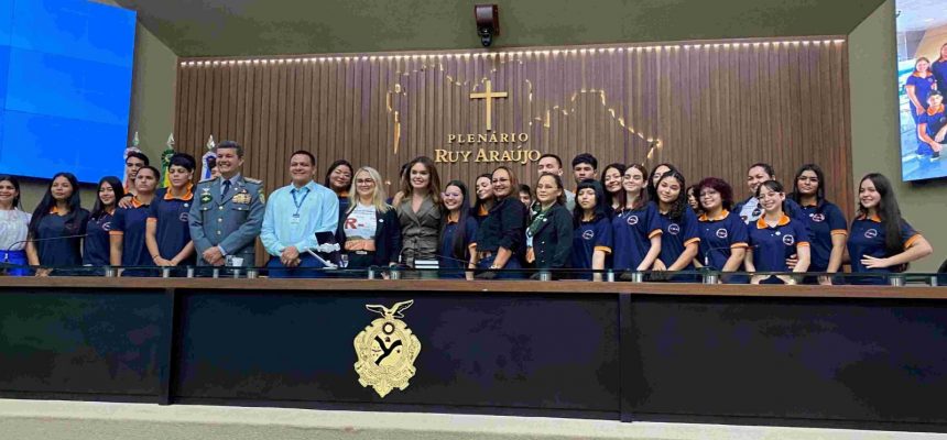 Mais de 500 alunos do Centro de Educação de Tempo Integral (Ceti) Professora Maria Adelaide Marinho Hortência, no Careiro, participaram de uma atividade pedagógica que proporcionou a reflexão crítica sobre as discussões ambientais e logísticas da rodovia BR-319. Em foco, o debate sobre o futuro da Amazônia e a formação de cidadãos conscientes sobre o tema.